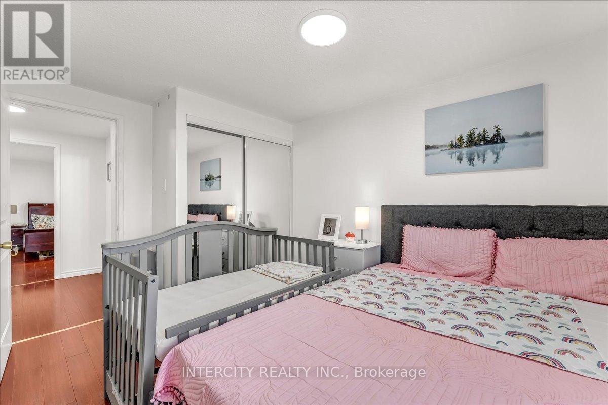 6 Hedley Court, Brampton, Ontario  L6S 2B6 - Photo 23 - W12433412