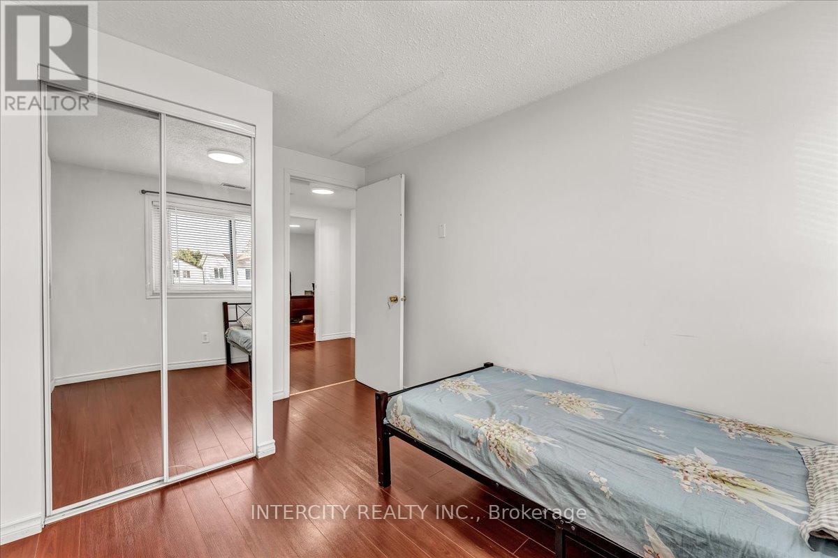 6 Hedley Court, Brampton, Ontario  L6S 2B6 - Photo 25 - W12433412