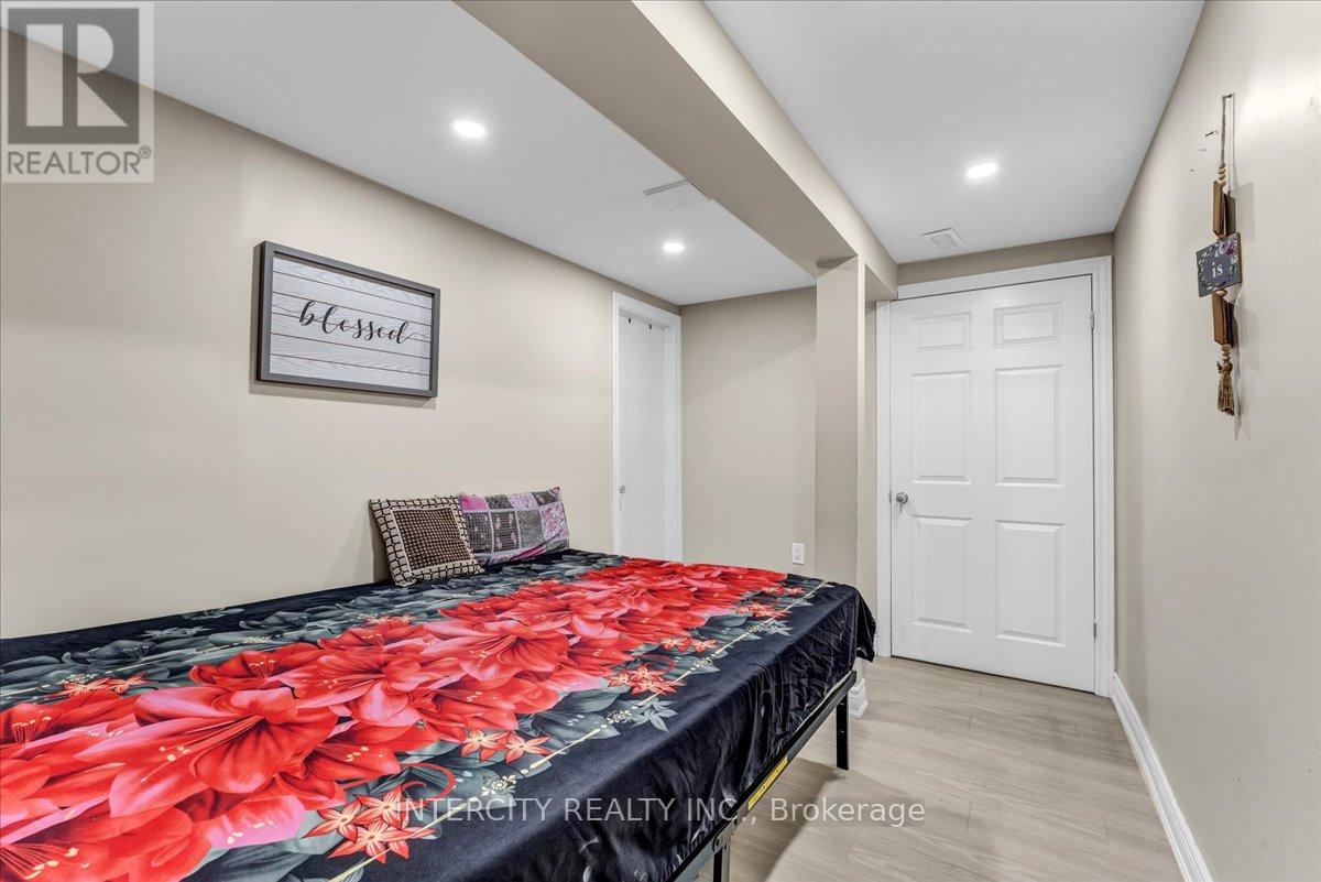 6 Hedley Court, Brampton, Ontario  L6S 2B6 - Photo 29 - W12433412