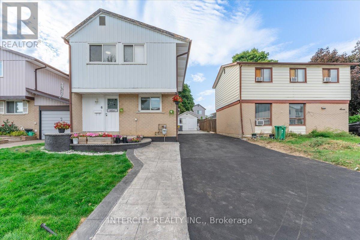 6 Hedley Court, Brampton, Ontario  L6S 2B6 - Photo 3 - W12433412