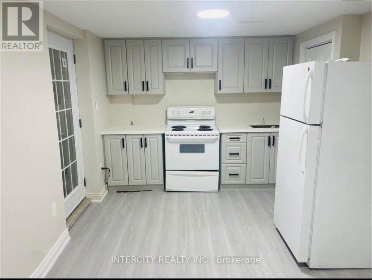 6 Hedley Court, Brampton, Ontario  L6S 2B6 - Photo 31 - W12433412