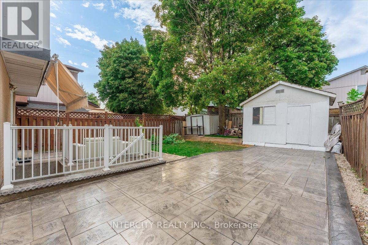 6 Hedley Court, Brampton, Ontario  L6S 2B6 - Photo 34 - W12433412