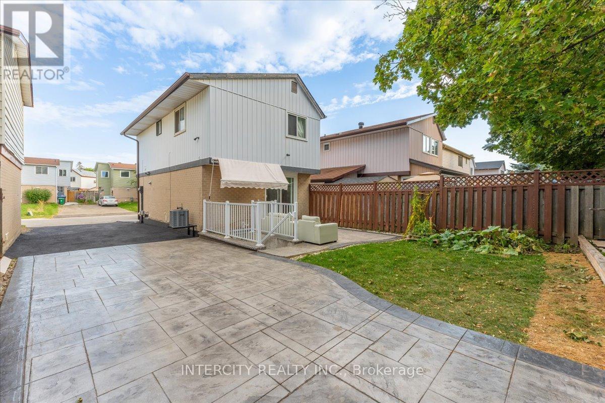 6 Hedley Court, Brampton, Ontario  L6S 2B6 - Photo 35 - W12433412