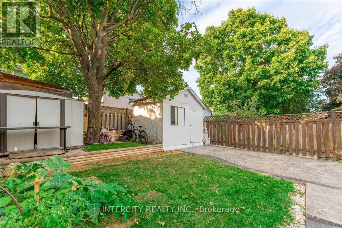6 Hedley Court, Brampton, Ontario  L6S 2B6 - Photo 38 - W12433412