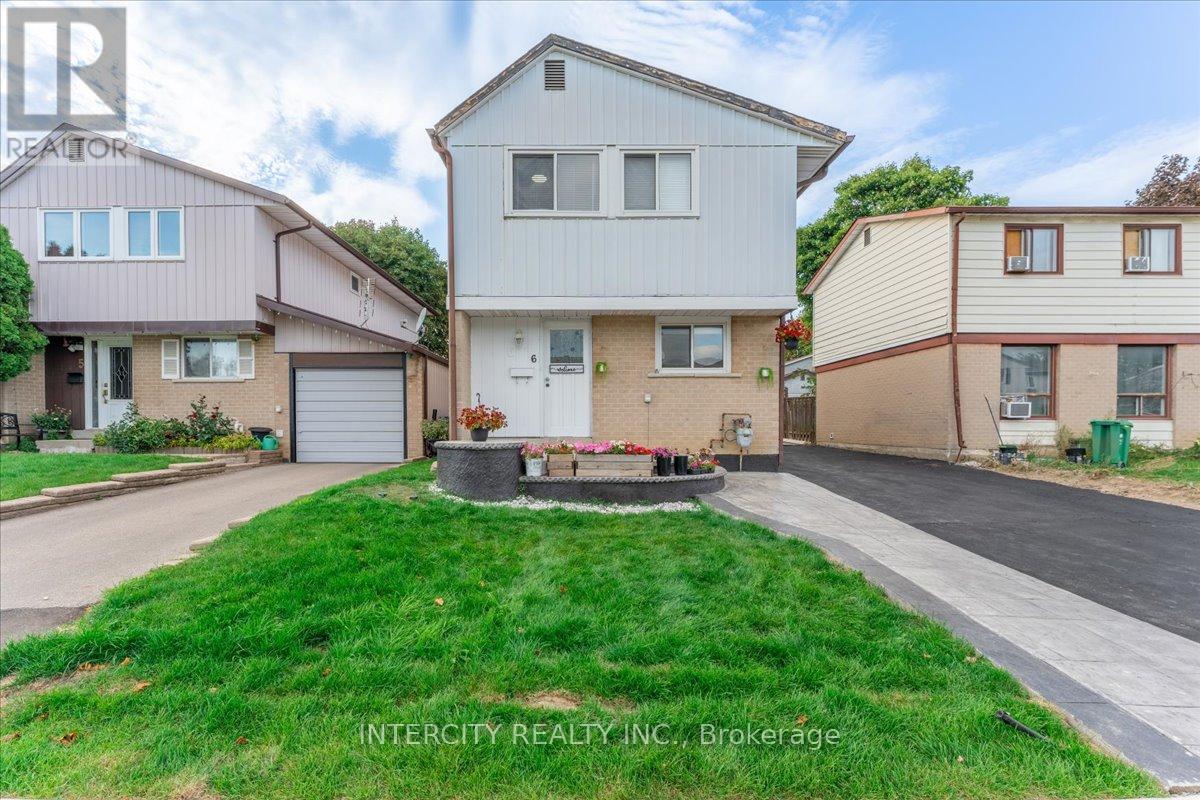 6 Hedley Court, Brampton, Ontario  L6S 2B6 - Photo 4 - W12433412