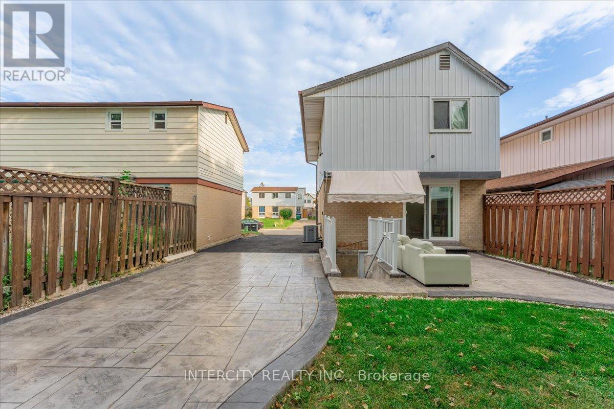 6 Hedley Court, Brampton, Ontario  L6S 2B6 - Photo 42 - W12433412