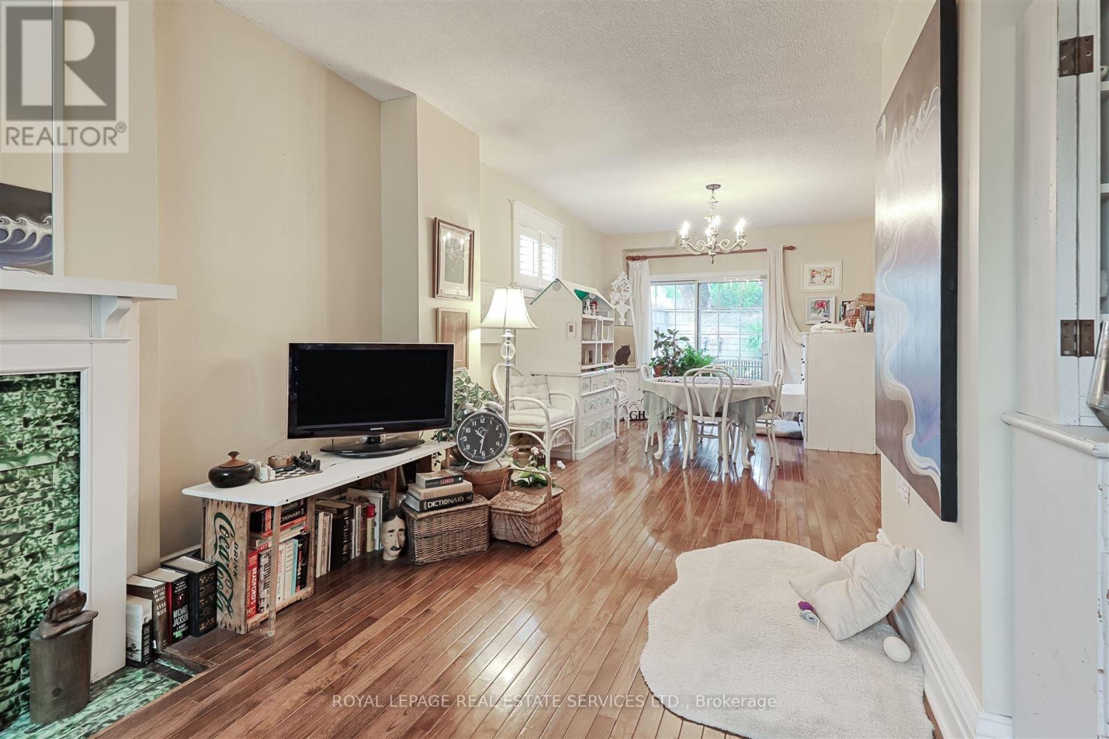 93 Medland Crescent, Toronto, Ontario  M6P 2N3 - Photo 15 - W12433415