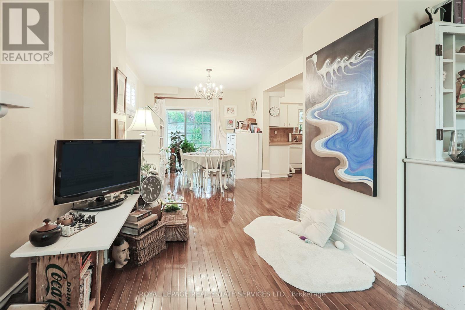93 Medland Crescent, Toronto, Ontario  M6P 2N3 - Photo 16 - W12433415