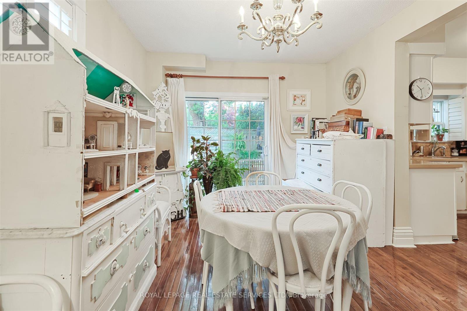 93 Medland Crescent, Toronto, Ontario  M6P 2N3 - Photo 19 - W12433415