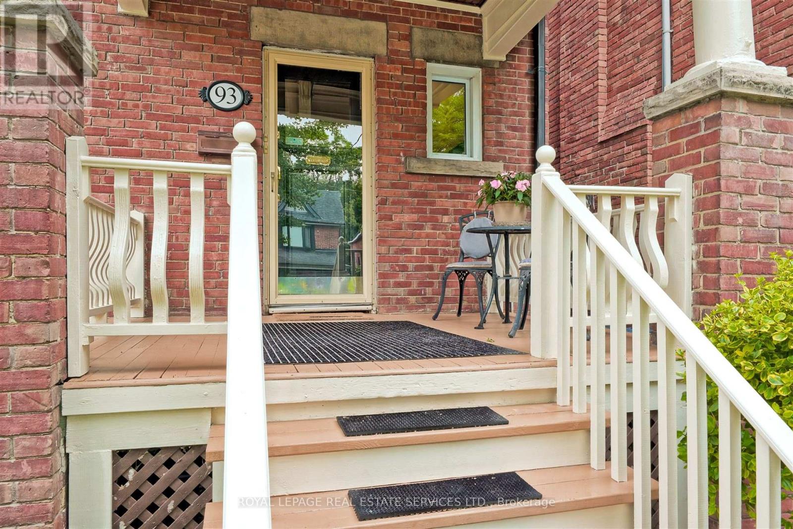 93 Medland Crescent, Toronto, Ontario  M6P 2N3 - Photo 2 - W12433415