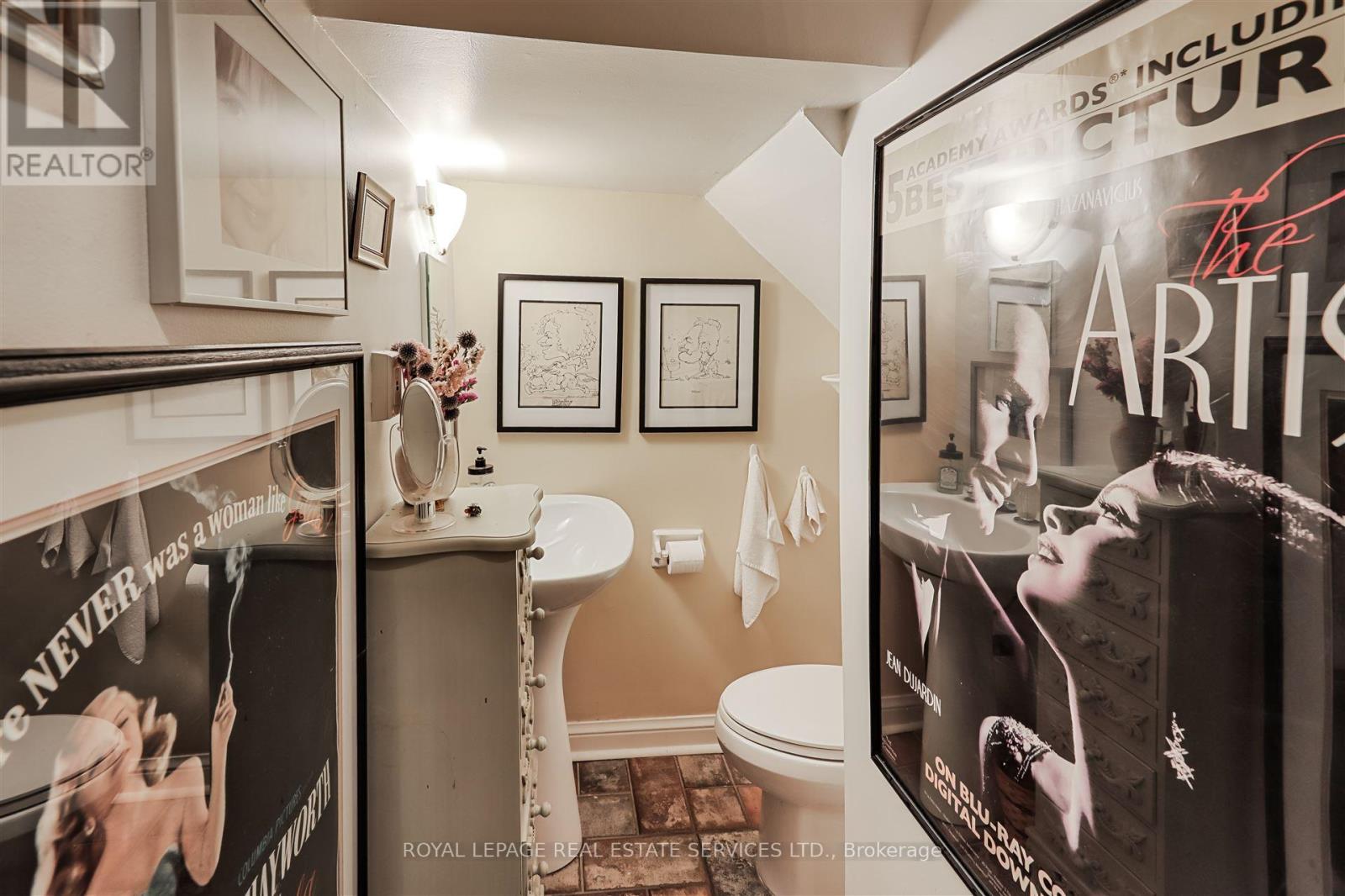93 Medland Crescent, Toronto, Ontario  M6P 2N3 - Photo 23 - W12433415