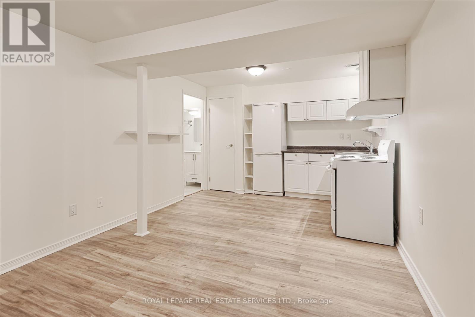 93 Medland Crescent, Toronto, Ontario  M6P 2N3 - Photo 28 - W12433415