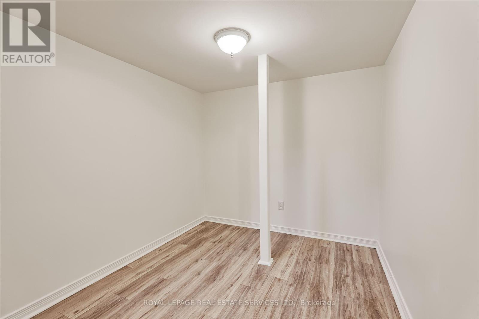 93 Medland Crescent, Toronto, Ontario  M6P 2N3 - Photo 34 - W12433415