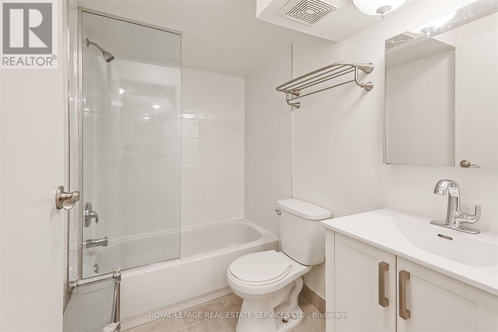 93 Medland Crescent, Toronto, Ontario  M6P 2N3 - Photo 35 - W12433415