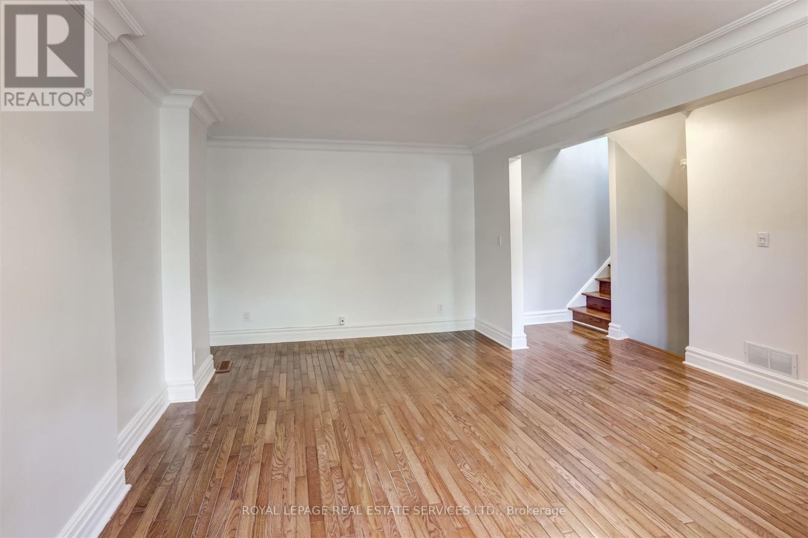 93 Medland Crescent, Toronto, Ontario  M6P 2N3 - Photo 4 - W12433415