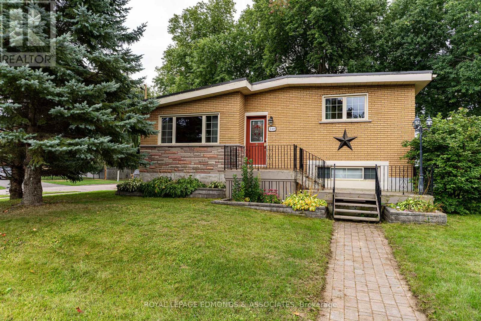 540 Melton Street, Pembroke, Ontario  K8A 2R9 - Photo 1 - X12433436