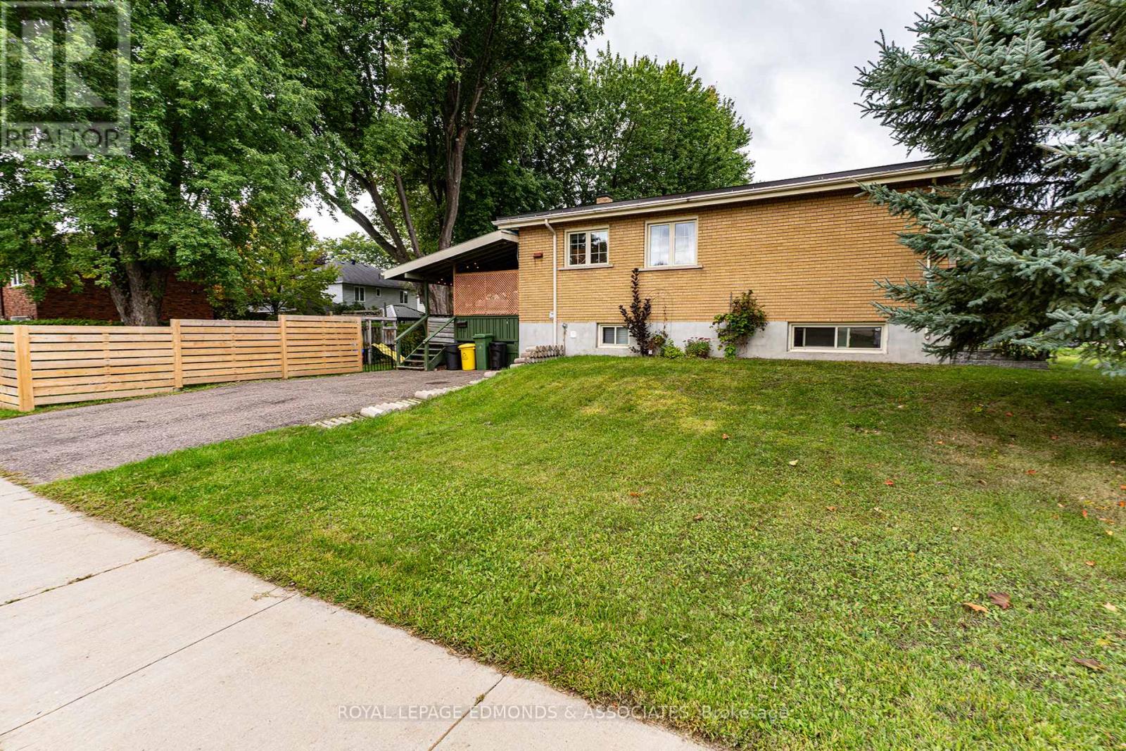 540 Melton Street, Pembroke, Ontario  K8A 2R9 - Photo 4 - X12433436