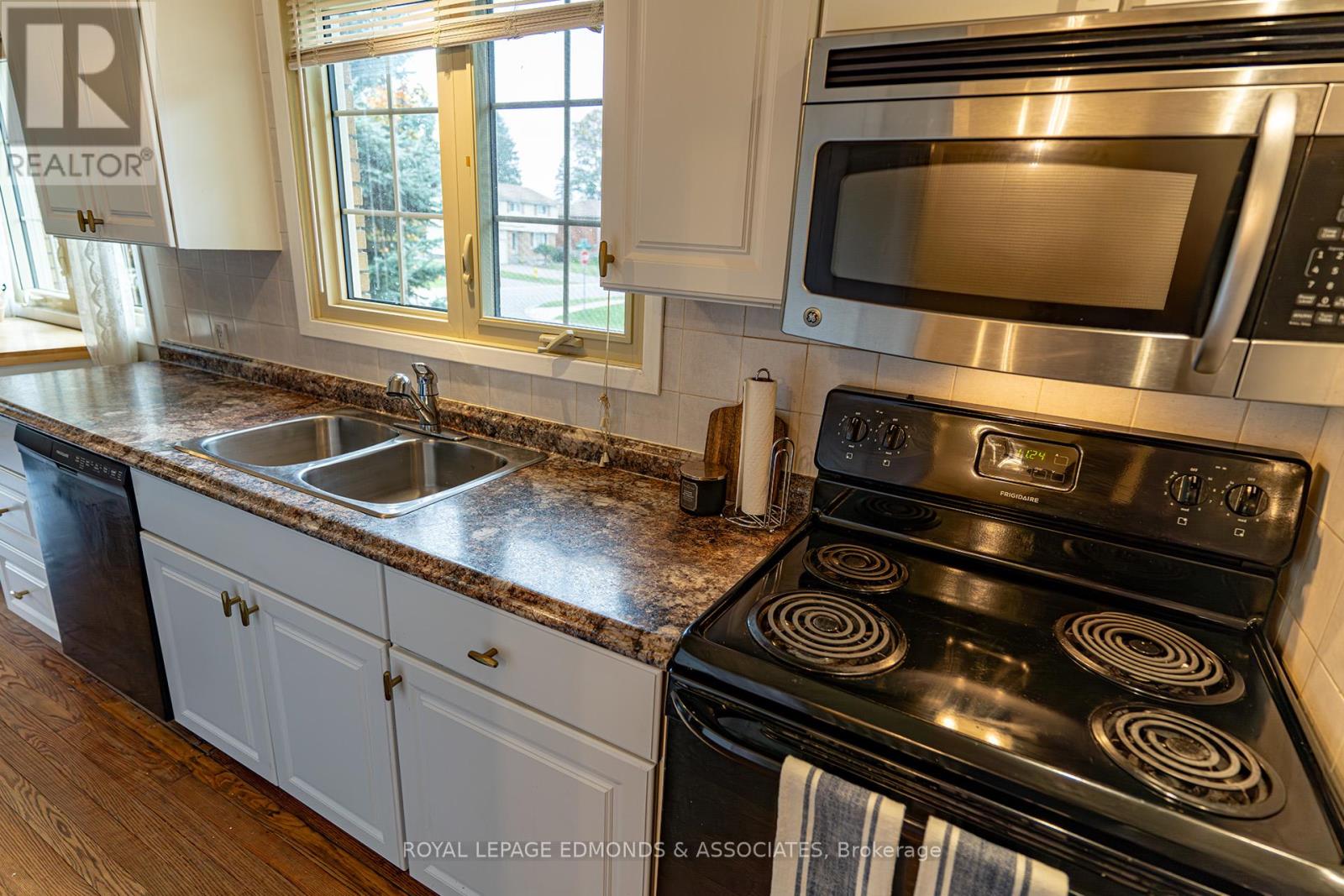 540 Melton Street, Pembroke, Ontario  K8A 2R9 - Photo 7 - X12433436