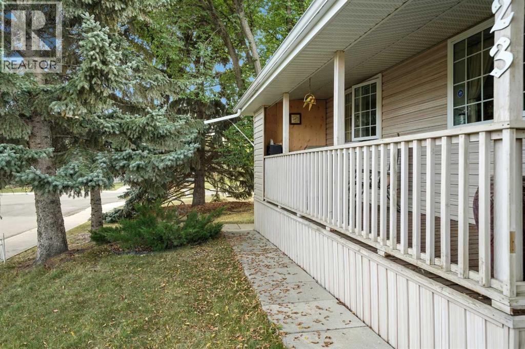23 Mckinnon Crescent, Red Deer, Alberta  T4N 0J4 - Photo 3 - A2260223