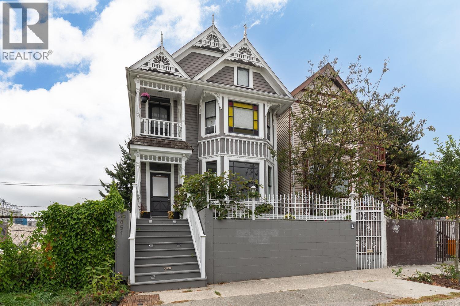 1 451 E PENDER STREET, Vancouver, British Columbia