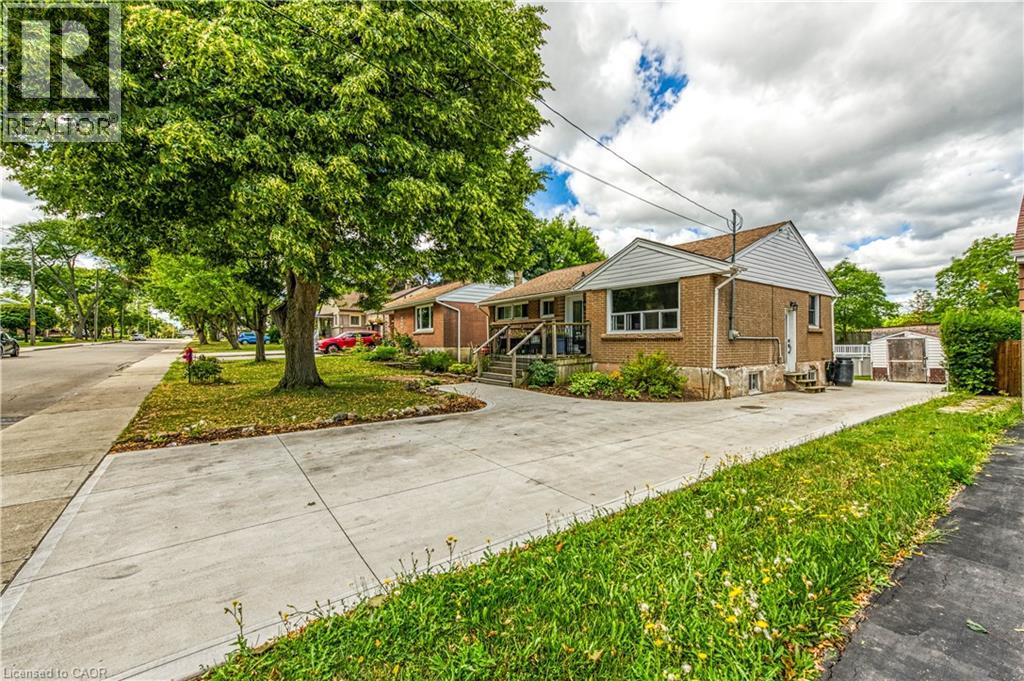 446 East 36th Street, Hamilton, Ontario  L8V 4A5 - Photo 3 - 40761310