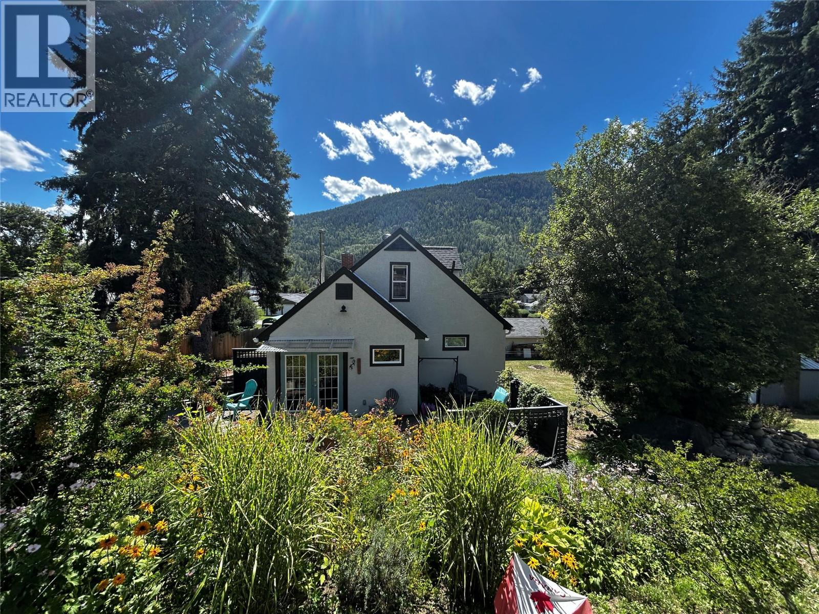 3385 Upper Levels Road, Robson, British Columbia  V0G 1X0 - Photo 1 - 10364474