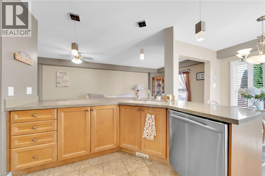 37 Meadow Wood Crescent, Stoney Creek, Ontario  L8J 3Z7 - Photo 11 - 40770933