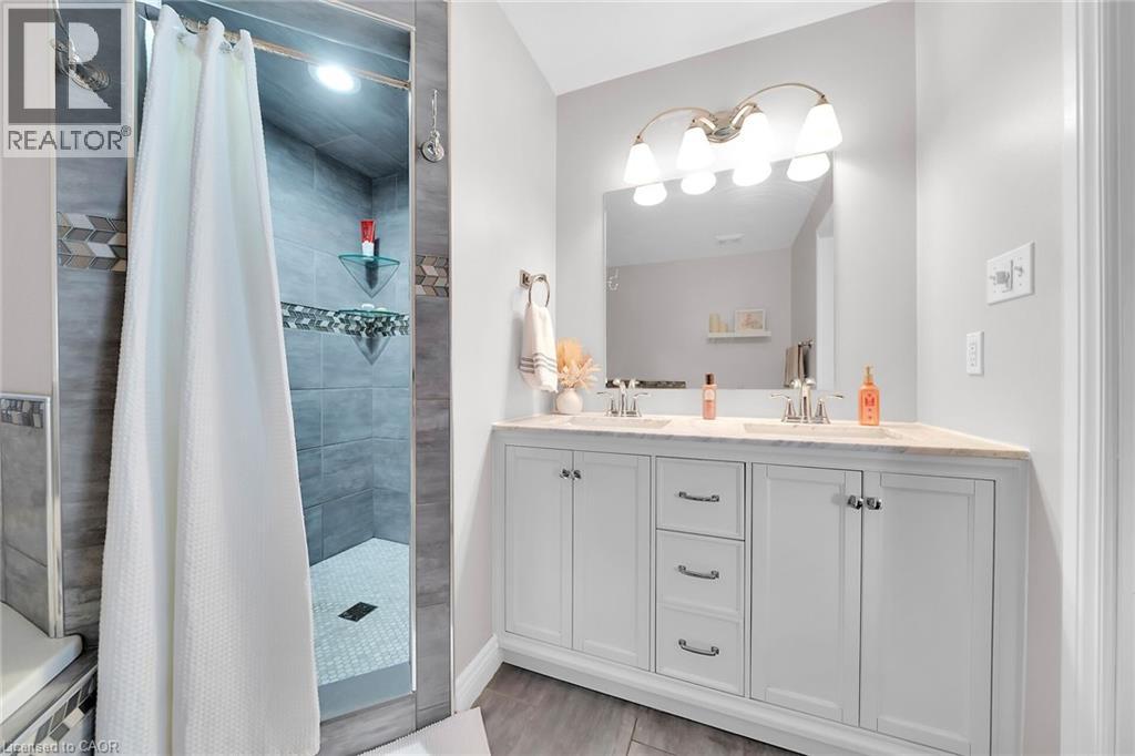 37 Meadow Wood Crescent, Stoney Creek, Ontario  L8J 3Z7 - Photo 26 - 40770933