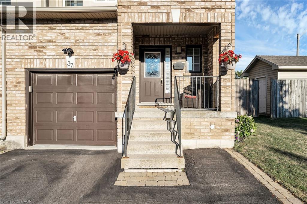 37 Meadow Wood Crescent, Stoney Creek, Ontario  L8J 3Z7 - Photo 4 - 40770933