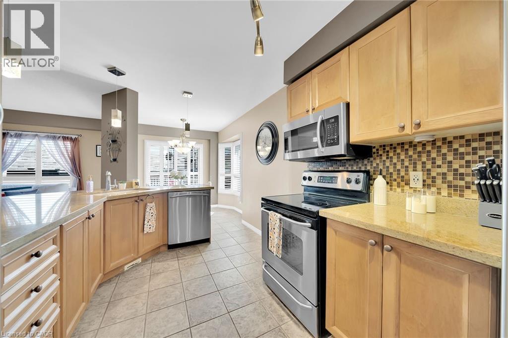37 Meadow Wood Crescent, Stoney Creek, Ontario  L8J 3Z7 - Photo 10 - 40770933