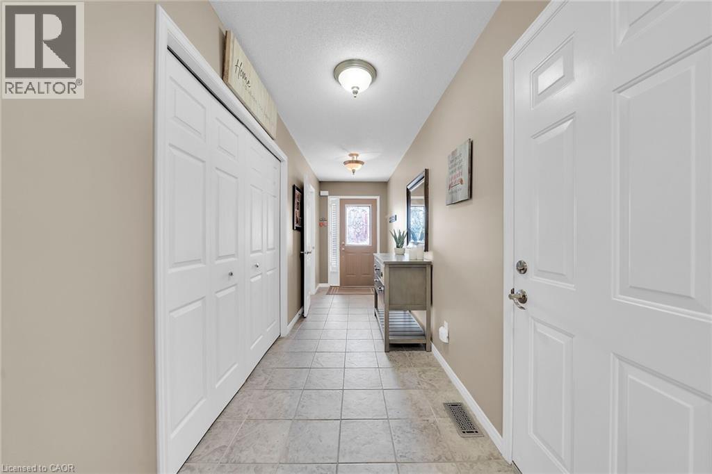 37 Meadow Wood Crescent, Stoney Creek, Ontario  L8J 3Z7 - Photo 7 - 40770933