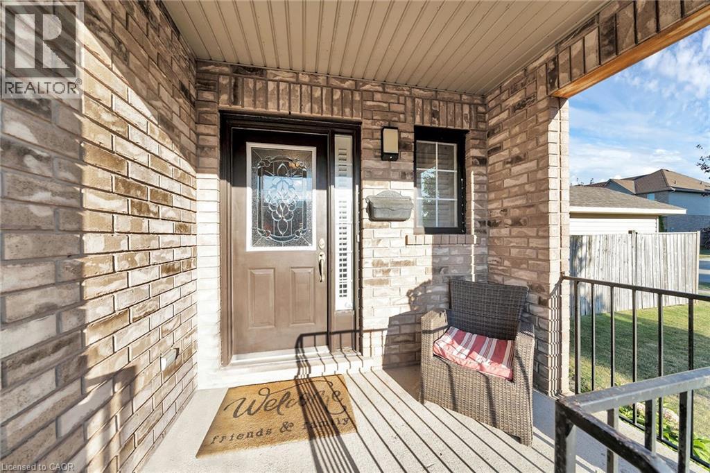 37 Meadow Wood Crescent, Stoney Creek, Ontario  L8J 3Z7 - Photo 5 - 40770933