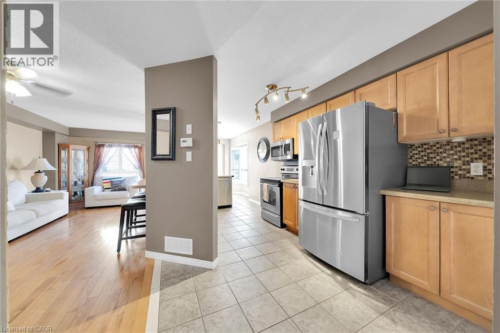 37 Meadow Wood Crescent, Stoney Creek, Ontario  L8J 3Z7 - Photo 9 - 40770933