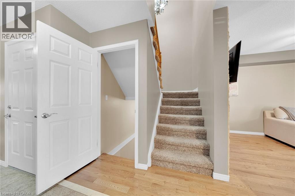 37 Meadow Wood Crescent, Stoney Creek, Ontario  L8J 3Z7 - Photo 19 - 40770933