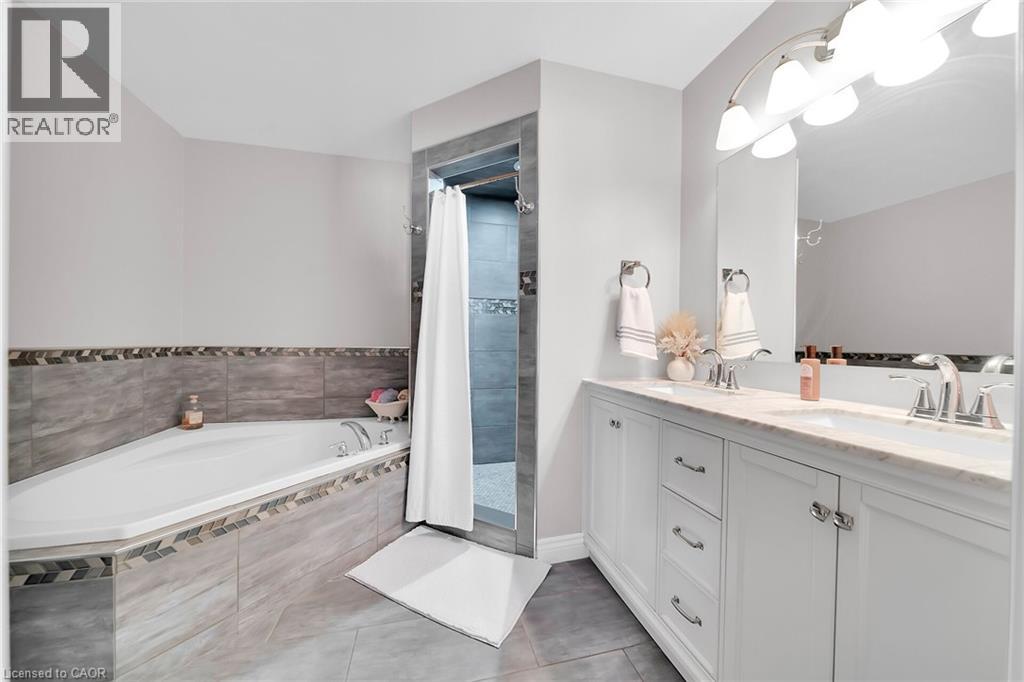 37 Meadow Wood Crescent, Stoney Creek, Ontario  L8J 3Z7 - Photo 24 - 40770933