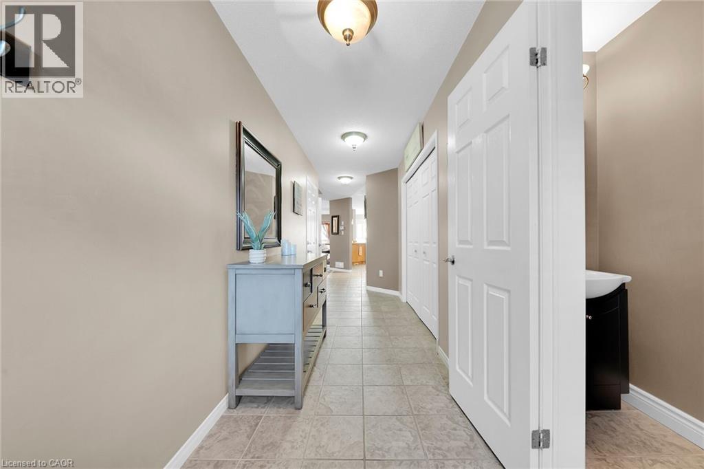 37 Meadow Wood Crescent, Stoney Creek, Ontario  L8J 3Z7 - Photo 6 - 40770933