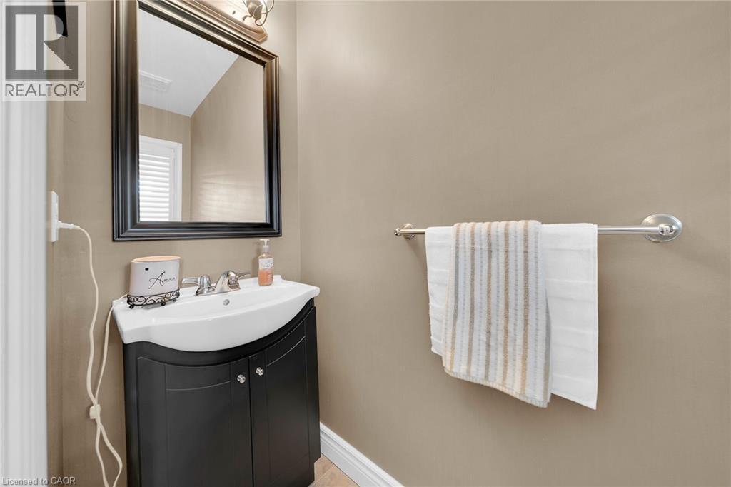 37 Meadow Wood Crescent, Stoney Creek, Ontario  L8J 3Z7 - Photo 8 - 40770933