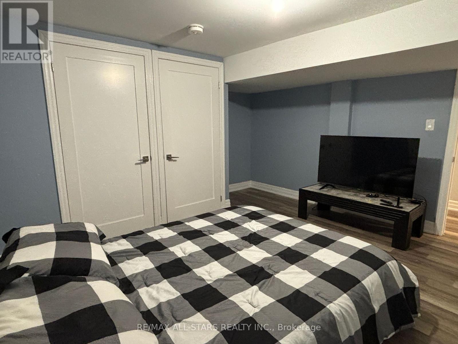 220 Pleasant Boulevard, Georgina, Ontario  L4P 2S8 - Photo 8 - N12433417