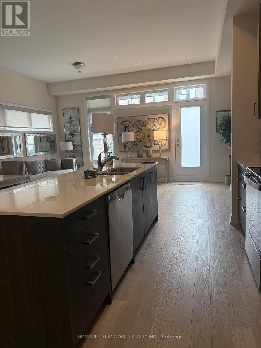 20 Credit Lane, Richmond Hill, Ontario  L4E 1G9 - Photo 2 - N12433423