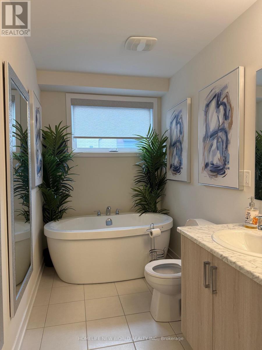 20 Credit Lane, Richmond Hill, Ontario  L4E 1G9 - Photo 8 - N12433423