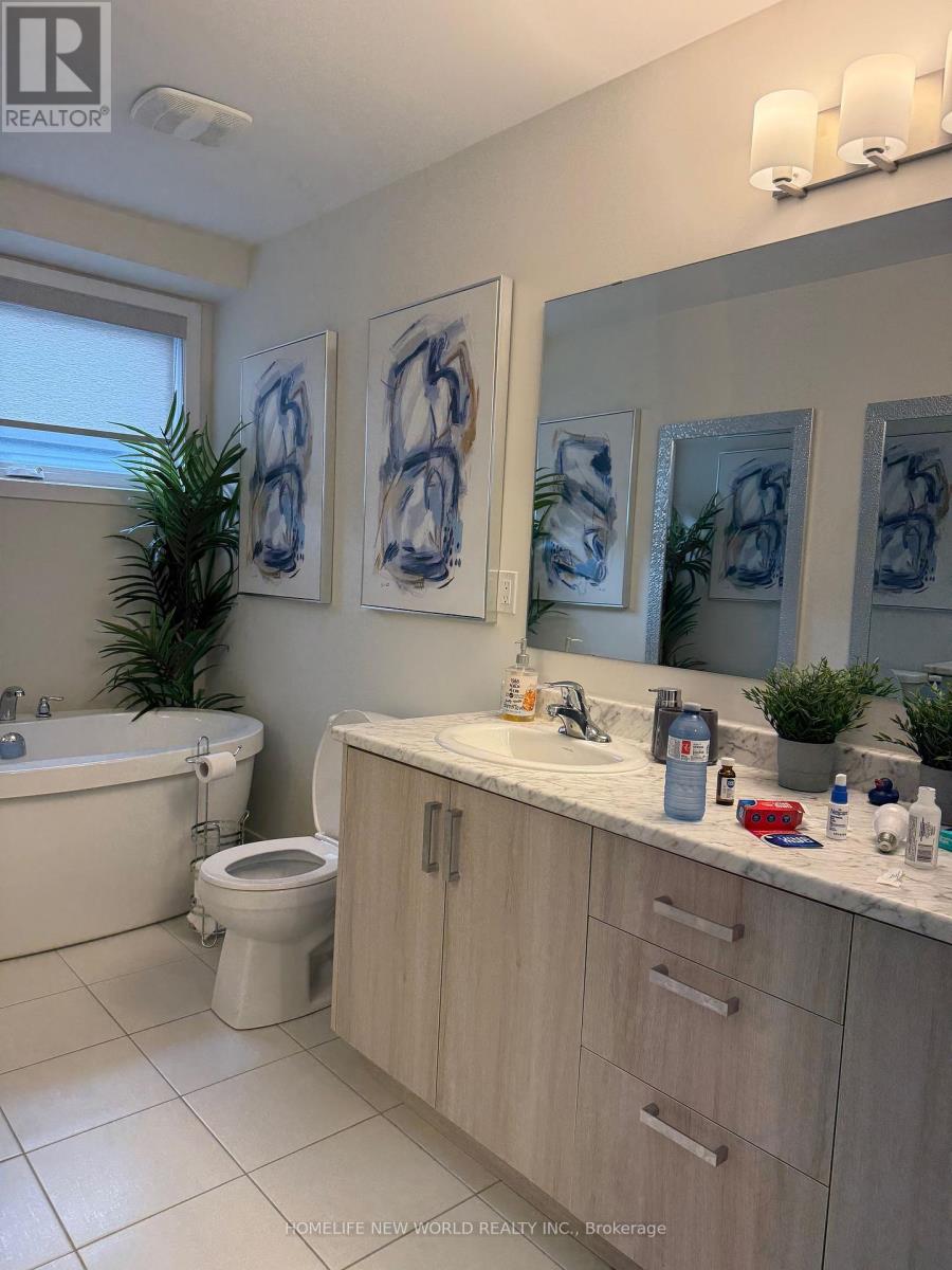 20 Credit Lane, Richmond Hill, Ontario  L4E 1G9 - Photo 9 - N12433423