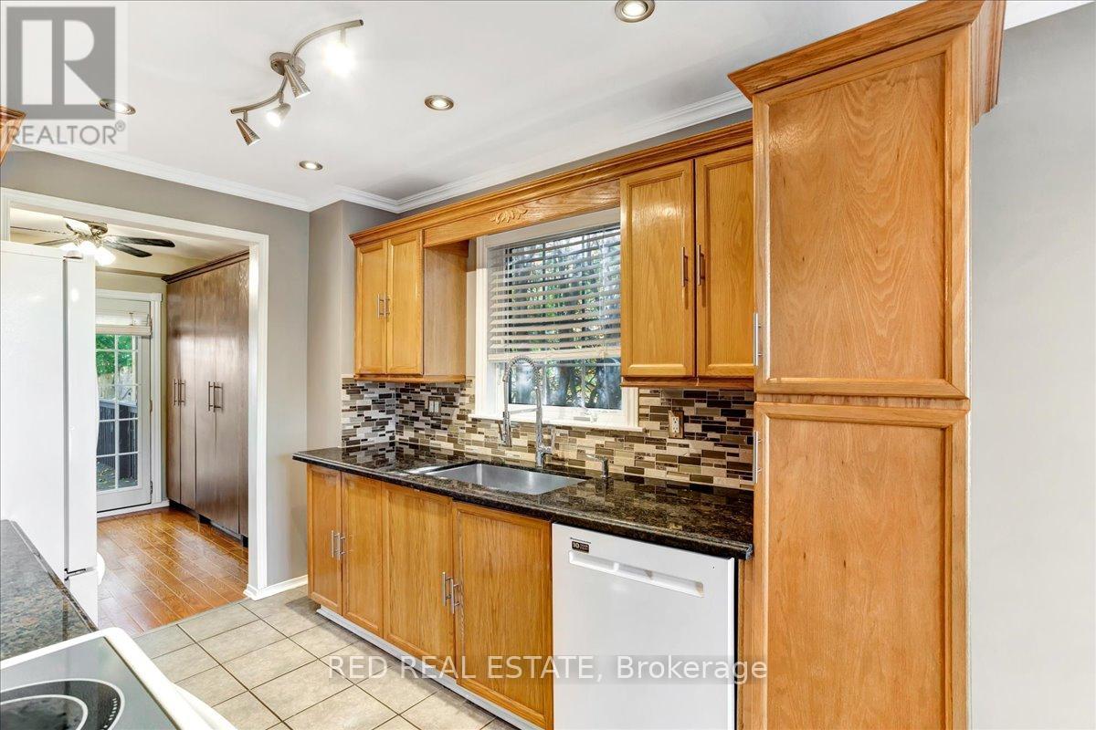 56 Knicely Road, Barrie, Ontario  L4N 6V3 - Photo 7 - S12433434