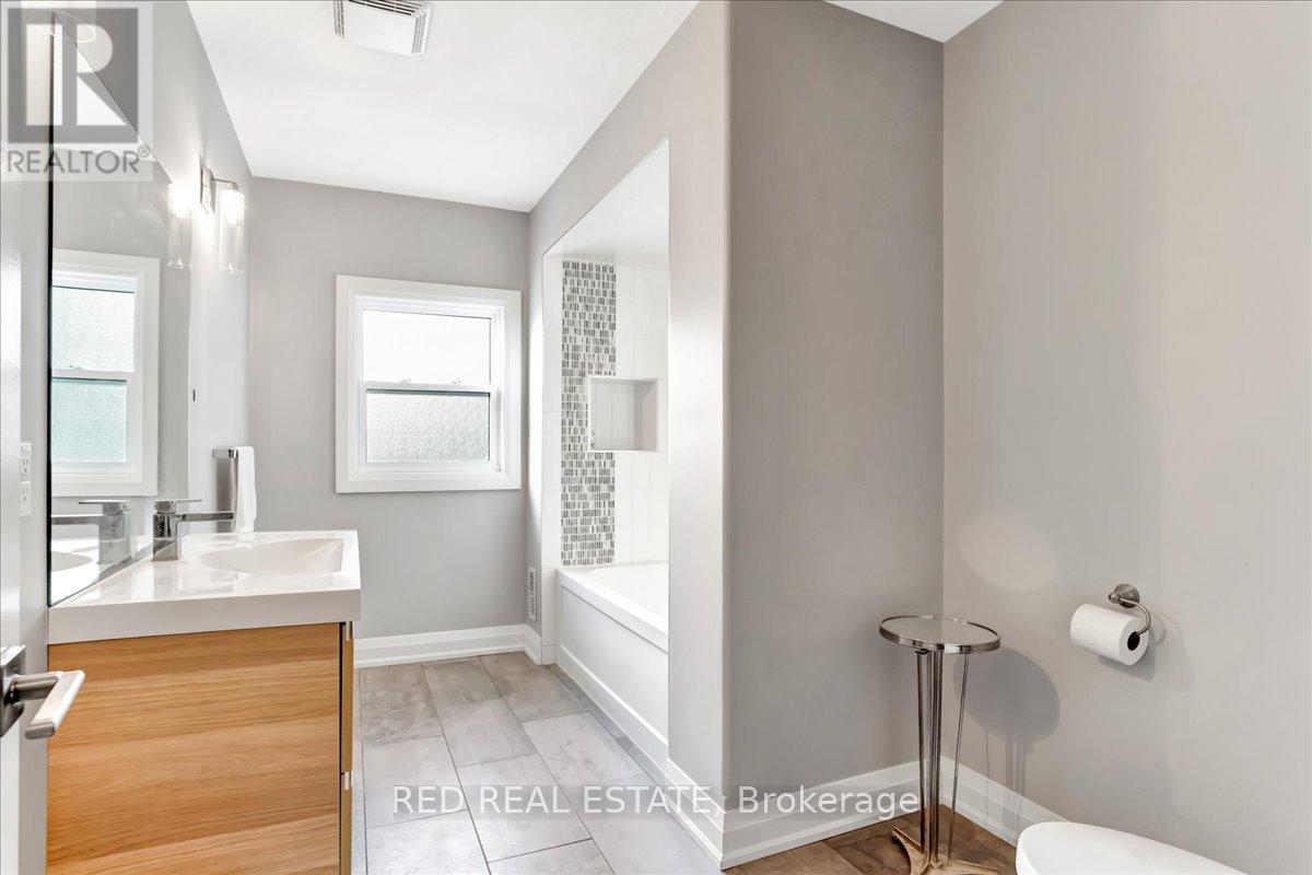 88 Cook Street, Barrie, Ontario  L4M 4G6 - Photo 25 - S12433435