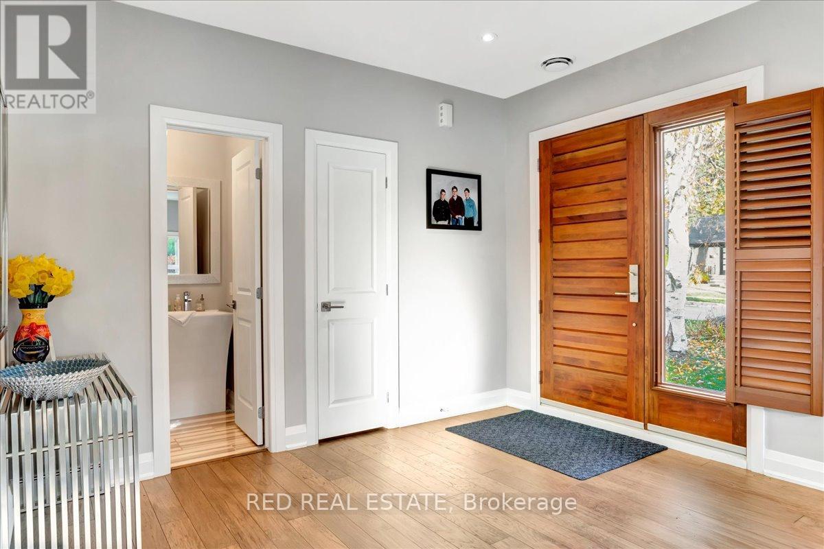 88 Cook Street, Barrie, Ontario  L4M 4G6 - Photo 6 - S12433435