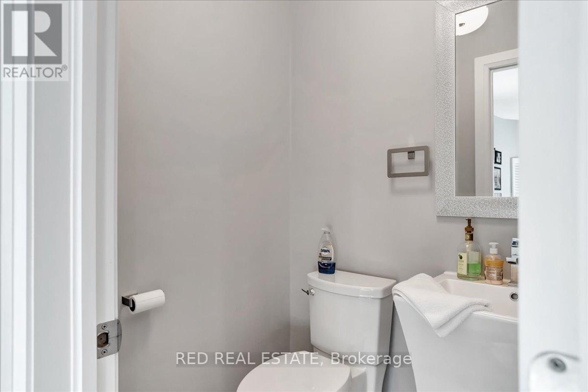 88 Cook Street, Barrie, Ontario  L4M 4G6 - Photo 8 - S12433435