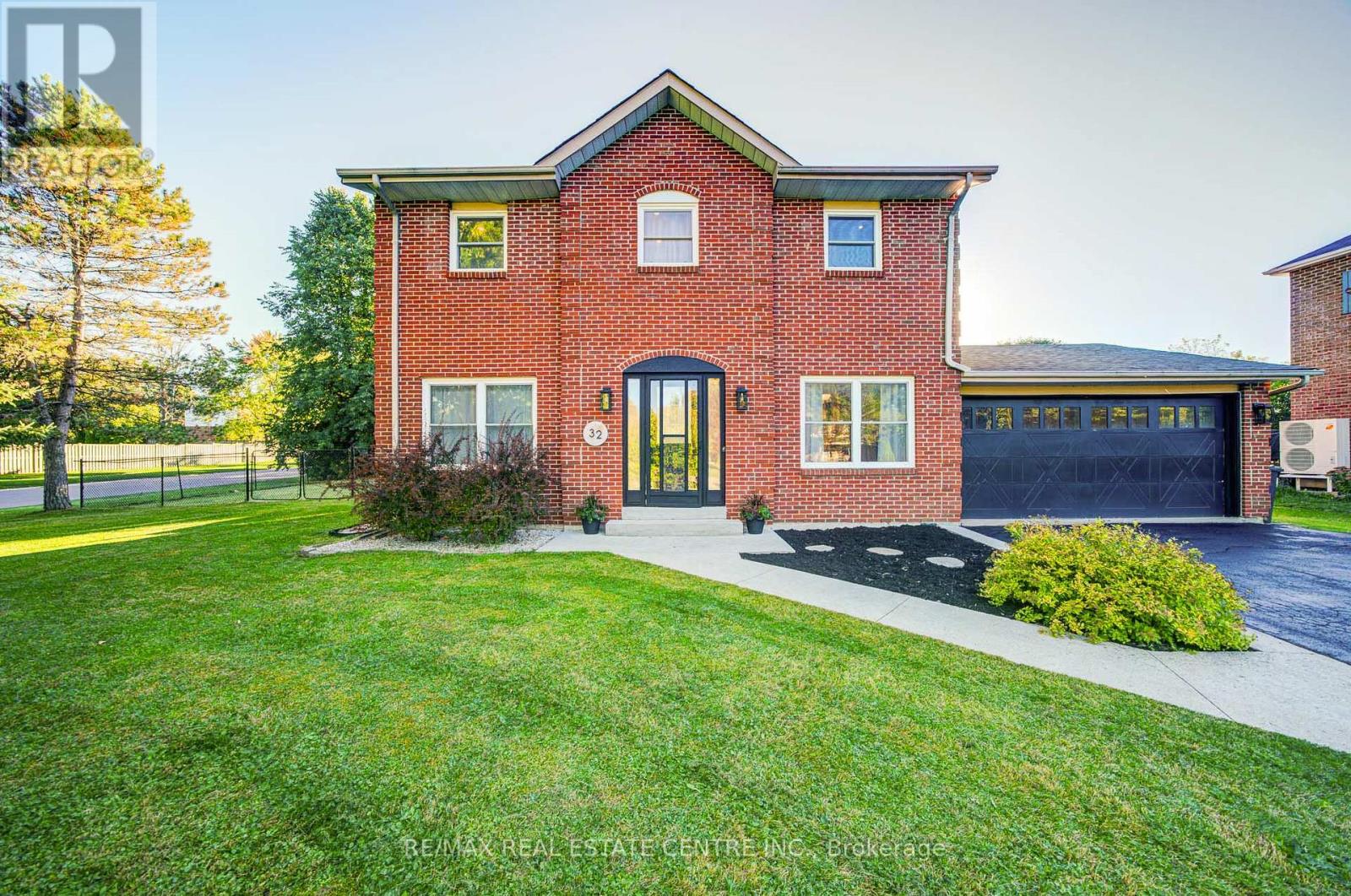32 Agnes Street, Caledon, Ontario  L7K 0C6 - Photo 1 - W12433422