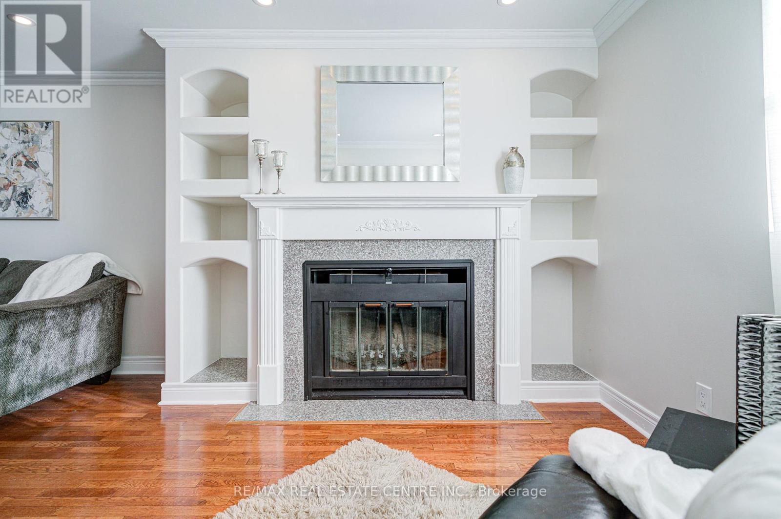 32 Agnes Street, Caledon, Ontario  L7K 0C6 - Photo 10 - W12433422