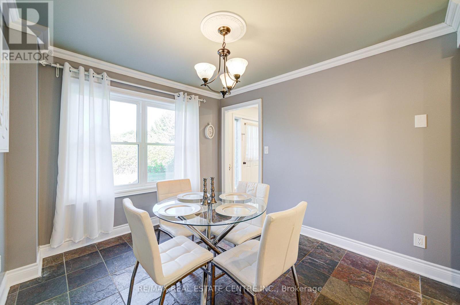 32 Agnes Street, Caledon, Ontario  L7K 0C6 - Photo 12 - W12433422