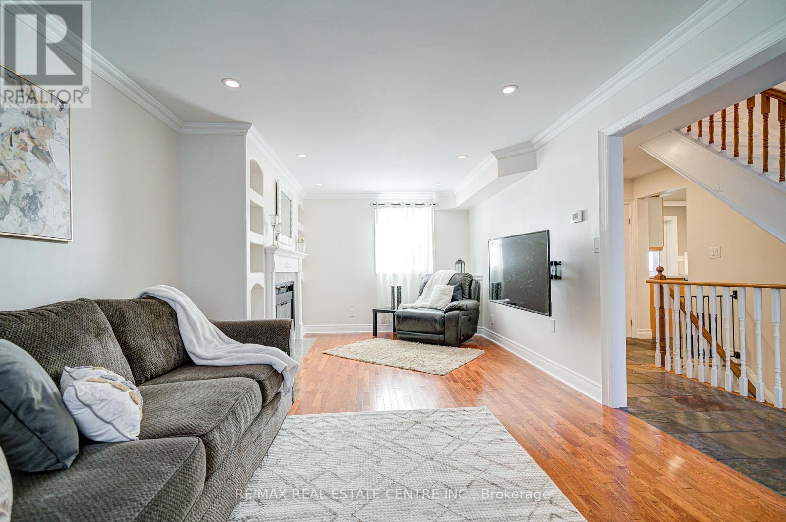 32 Agnes Street, Caledon, Ontario  L7K 0C6 - Photo 7 - W12433422