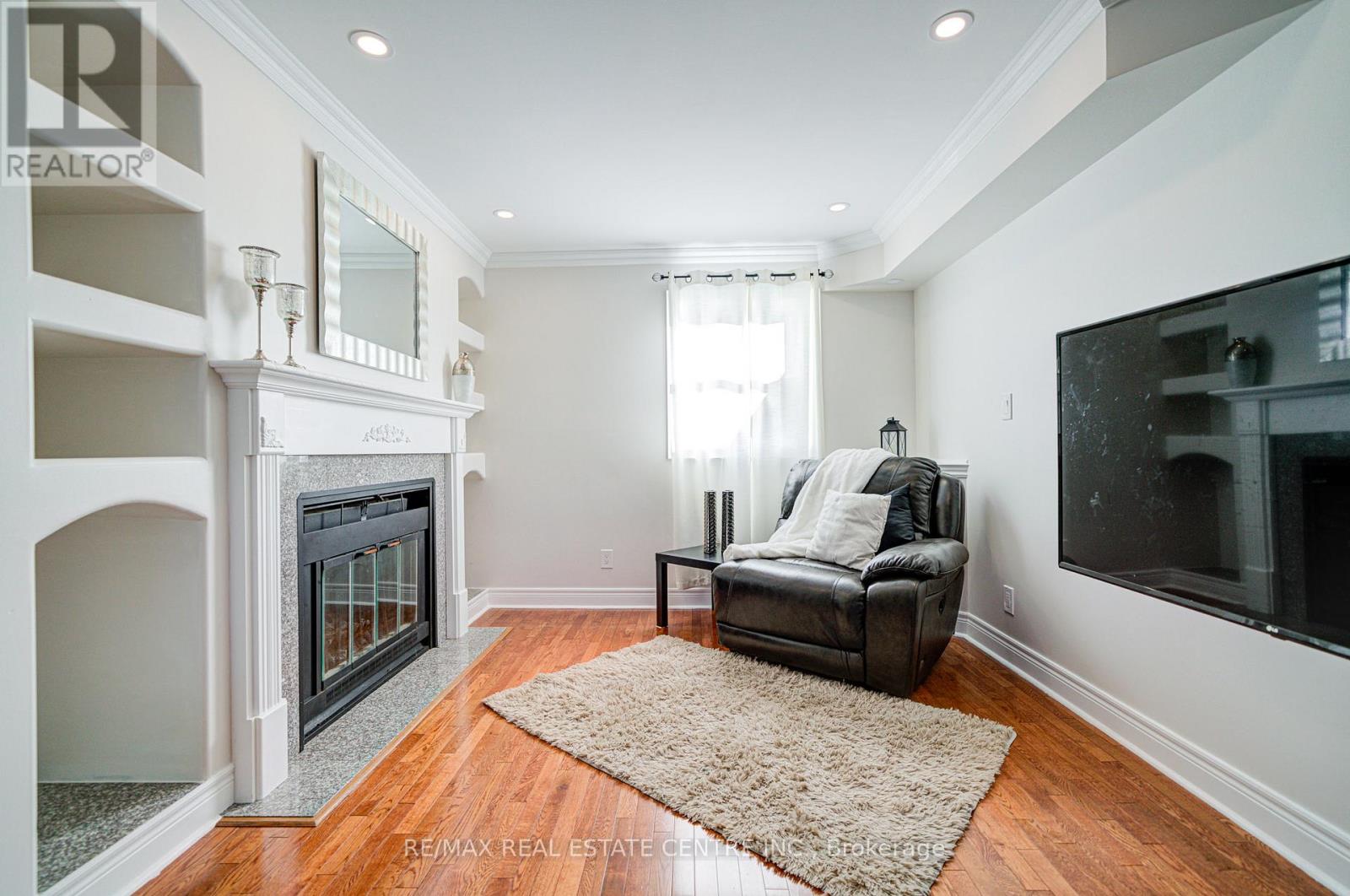 32 Agnes Street, Caledon, Ontario  L7K 0C6 - Photo 8 - W12433422
